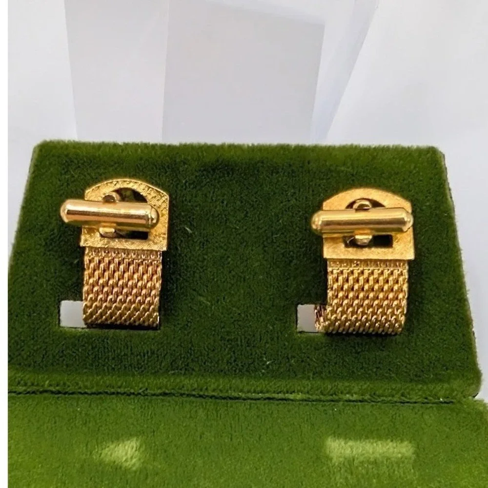 Vintage Gold Tone Mesh Wrap Cufflinks Goddess Age of‎ Aquarius Nymph